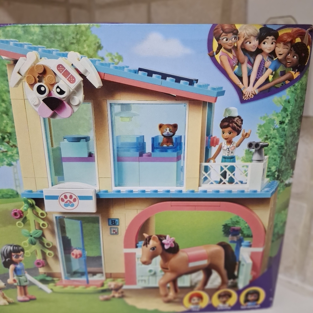 Lego Friends Heartlake City Vet Clinic - Picture 3 of 6